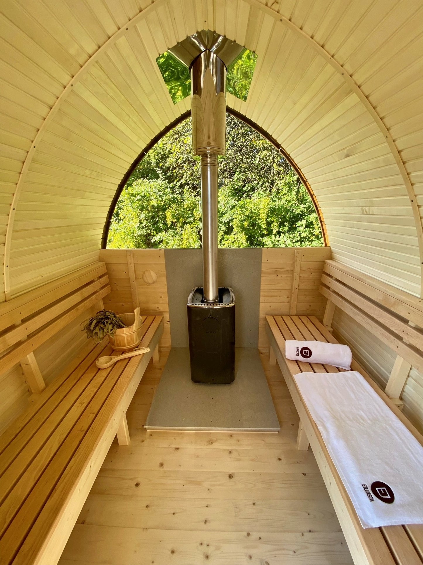 Iglusauna (Holzofen) und Hot-Tub (Holzofen) 2 in 1 Kombination