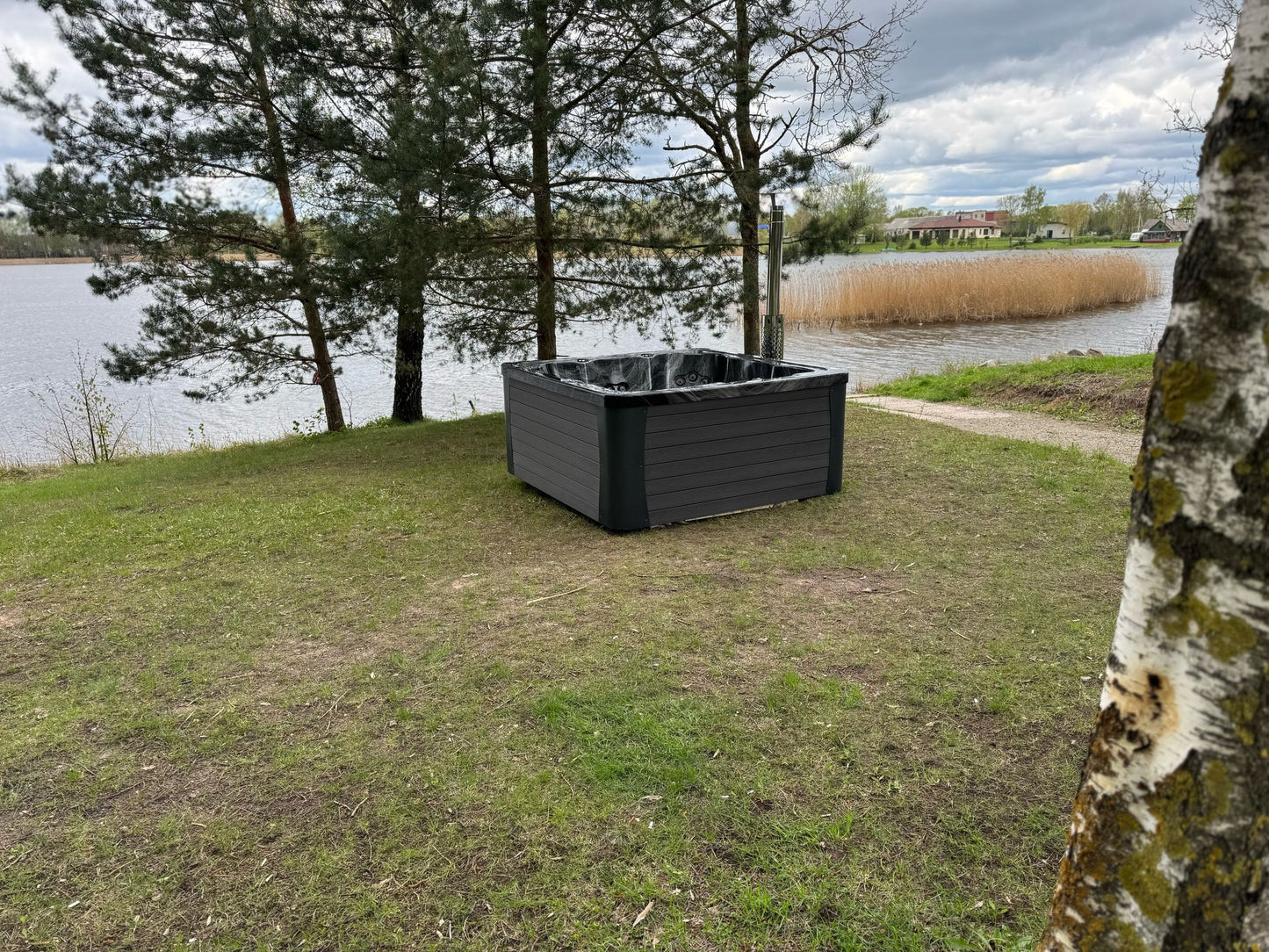 Quadro Hot Tub 220 cm inkl. internem Holzofen aus Acryl
